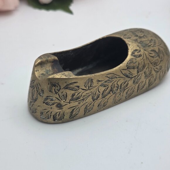 Vintage 1970s Brass Slipper Shoe Ashtrays Etched Brass Made in India MCM - Picture 3 of 16